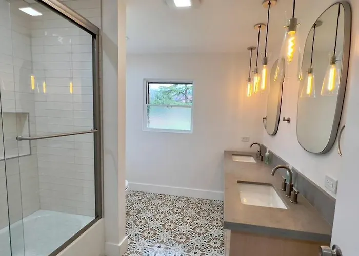Heart Of Uptown Retreat Estate With Views And Hot Tubs *