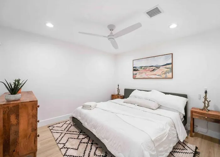 Heart Of Uptown Retreat Estate With Views And Hot Tubs Holiday home