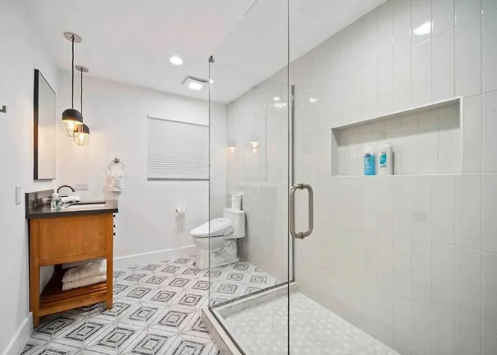 Heart Of Uptown Retreat Estate With Views And Hot Tubs Holiday home *