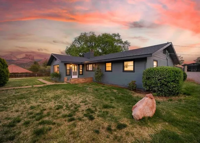 Heart Of Uptown Retreat Estate With Views And Hot Tubs Holiday home Sedona