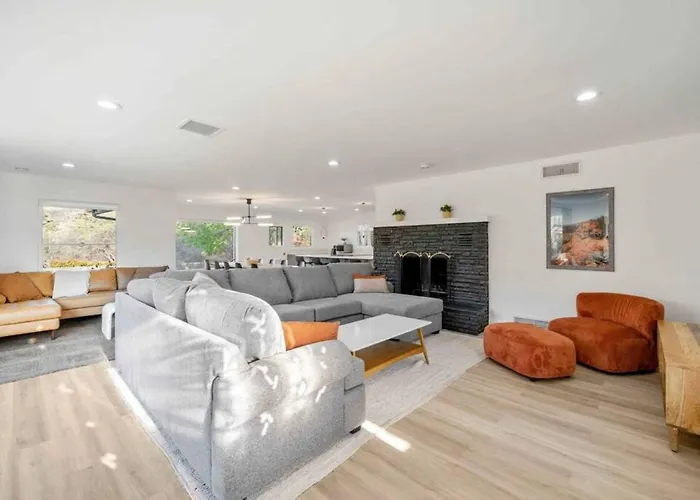 Heart Of Uptown Retreat Estate With Views And Hot Tubs *