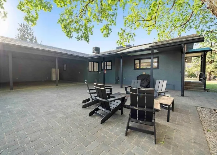 Heart Of Uptown Retreat Estate With Views And Hot Tubs *