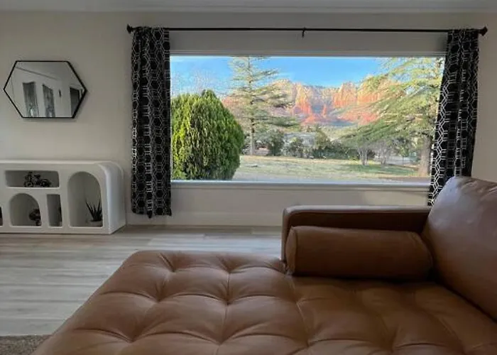 Heart Of Uptown Retreat Estate With Views And Hot Tubs Holiday home *