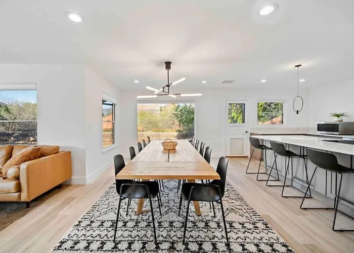 Heart Of Uptown Retreat Estate With Views And Hot Tubs Sedona