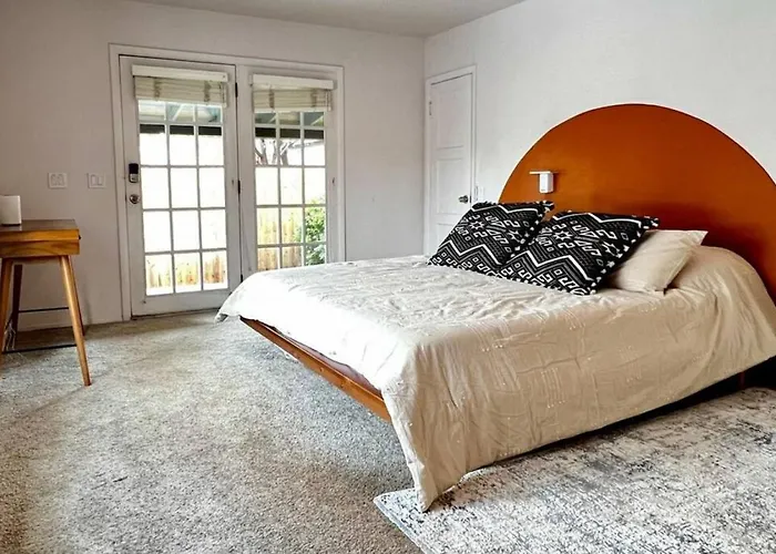 Holiday home Heart Of Uptown Retreat Estate With Views And Hot Tubs *