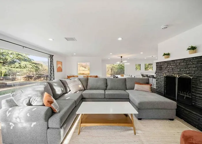 Heart Of Uptown Retreat Estate With Views And Hot Tubs Holiday home Sedona