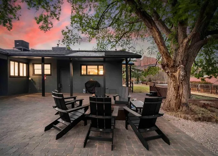 Heart Of Uptown Retreat Estate With Views And Hot Tubs